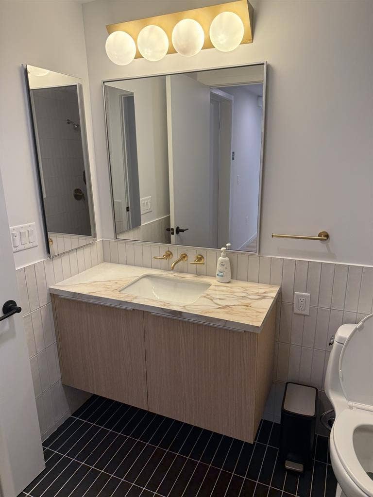 Private rooms availablee