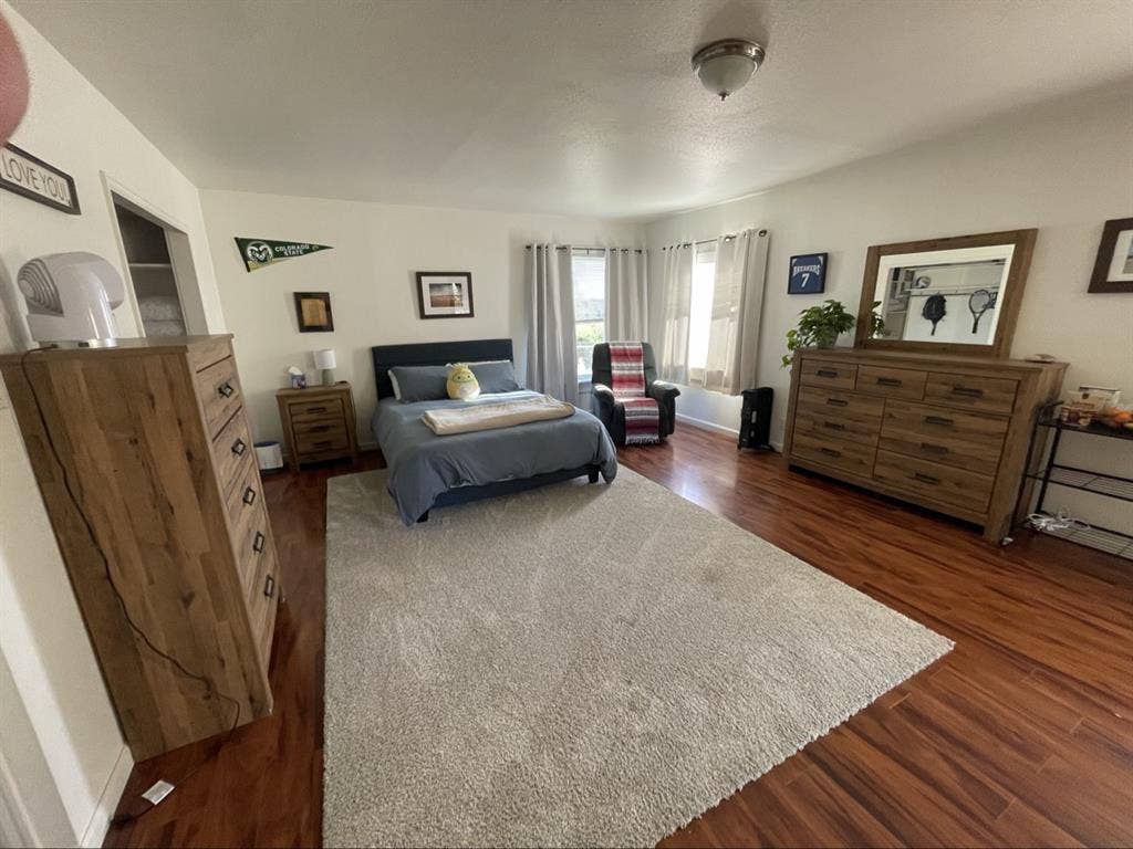 Large room for rent on acre