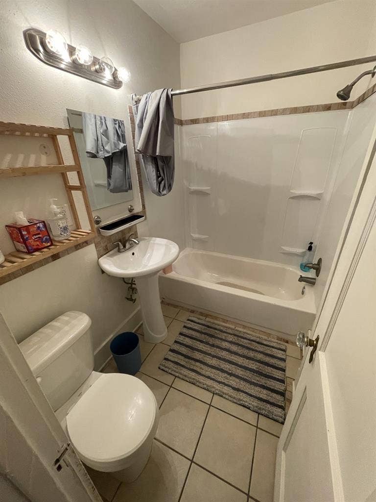 Large room for rent on acre