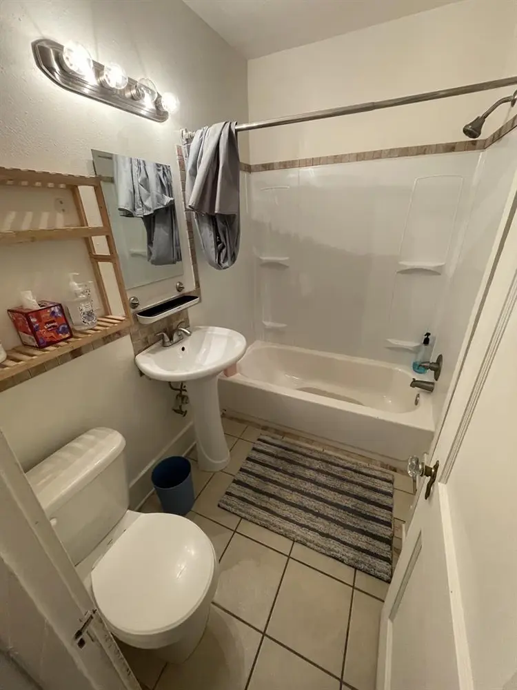 Large room for rent on acre