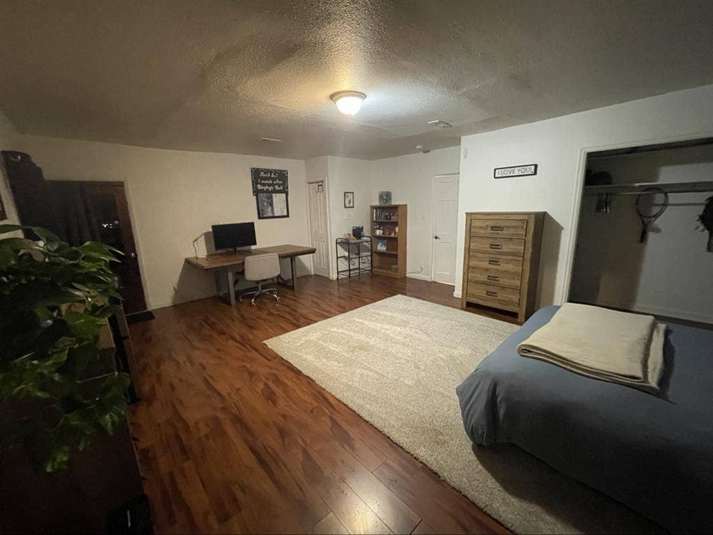 Large room for rent on acre