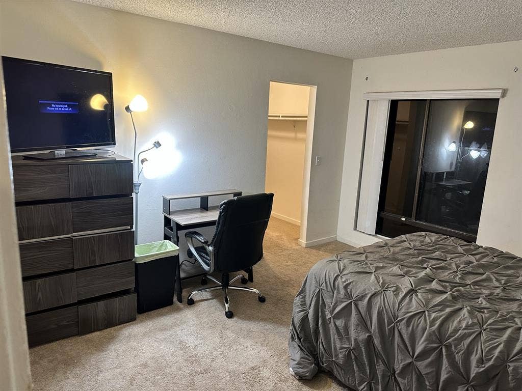 Bedroom 4 rent Irvine