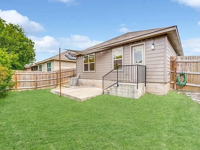 3 BR in Austin