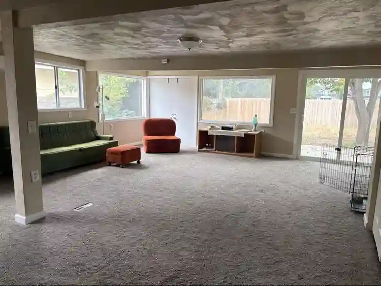 ROOM FOR RENT ON THE WEST BENCH