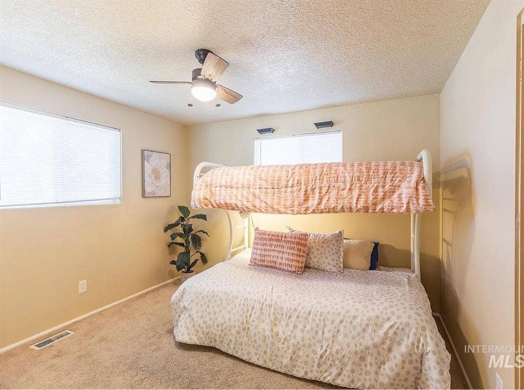 ROOM FOR RENT ON THE WEST BENCH