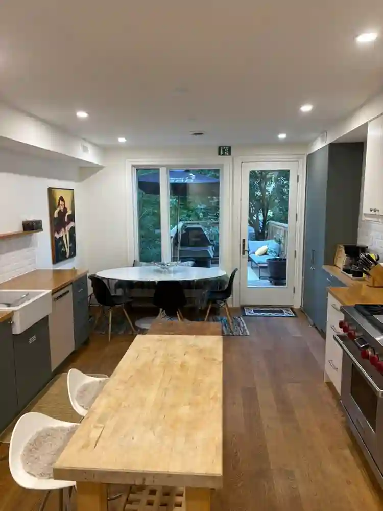 Roomate to share stunning home