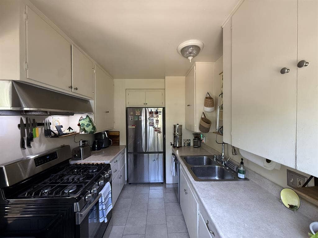 roommate need for 2br townhouse