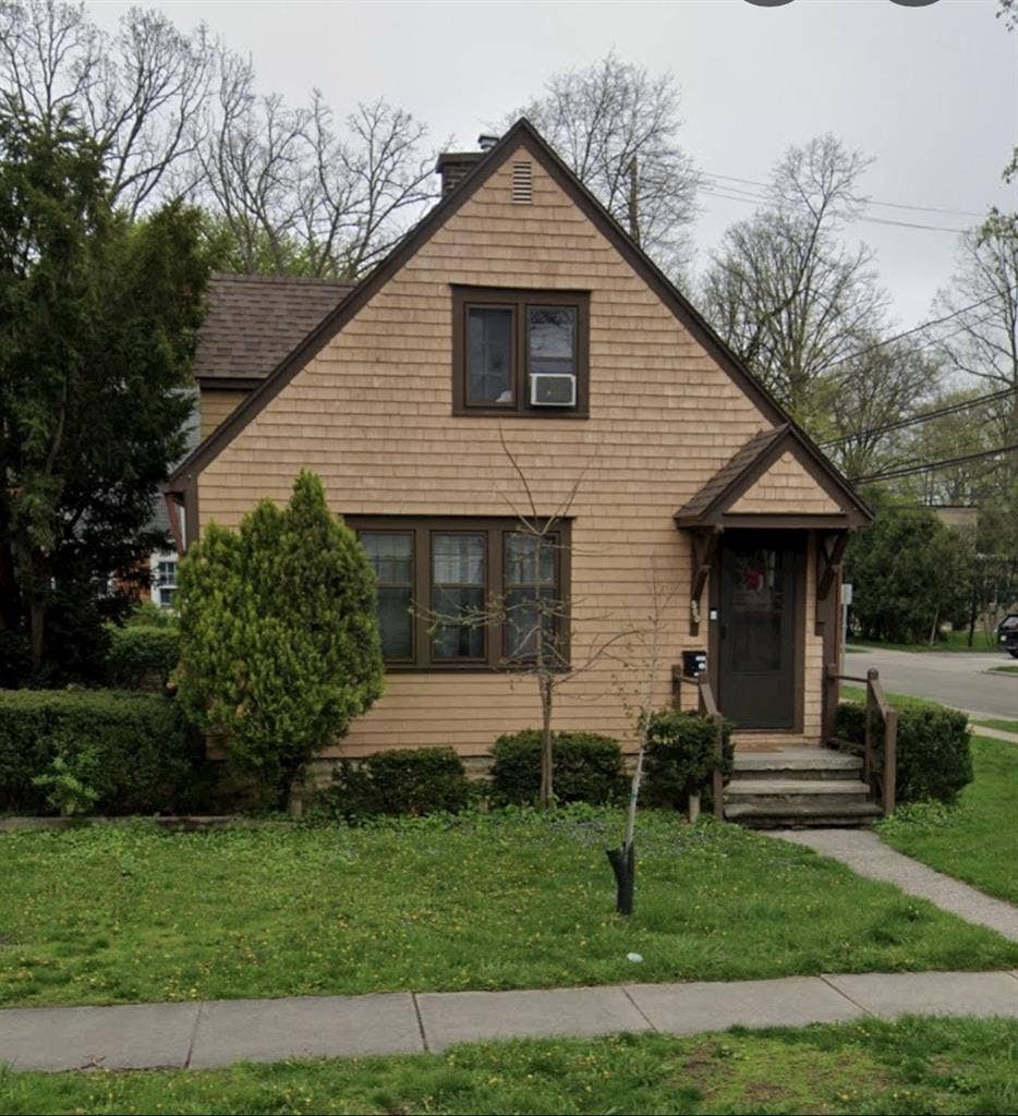 Room for lease on Charles st