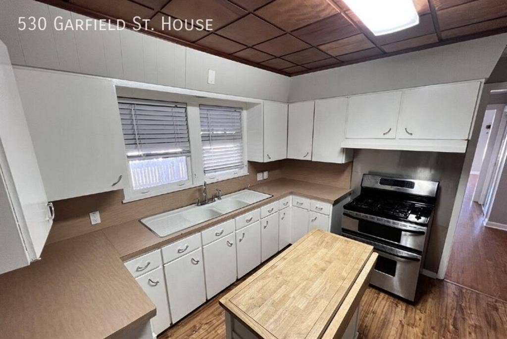 3 bedroom 1 bath house downtown