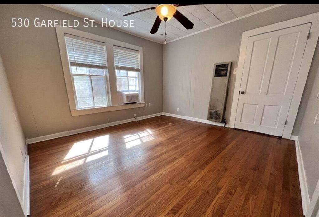 3 bedroom 1 bath house downtown