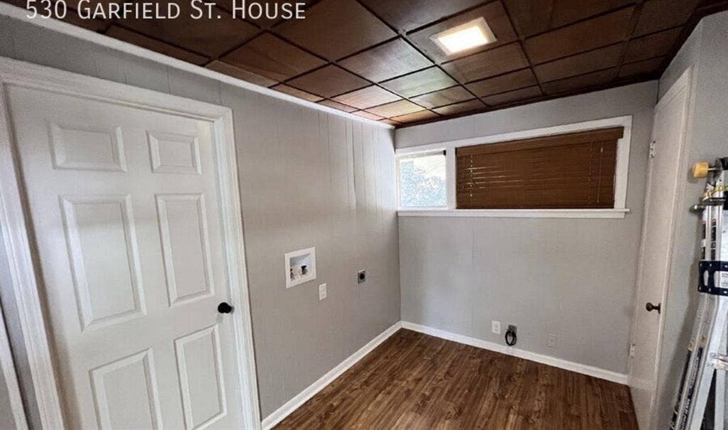 3 bedroom 1 bath house downtown