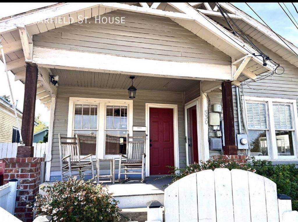 3 bedroom 1 bath house downtown