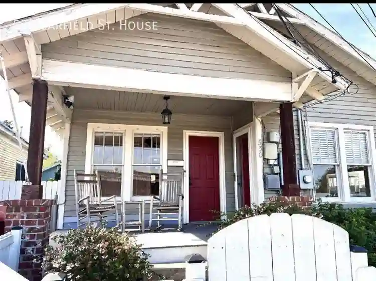 3 bedroom 1 bath house downtown