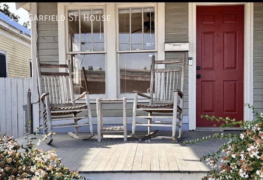 3 bedroom 1 bath house downtown
