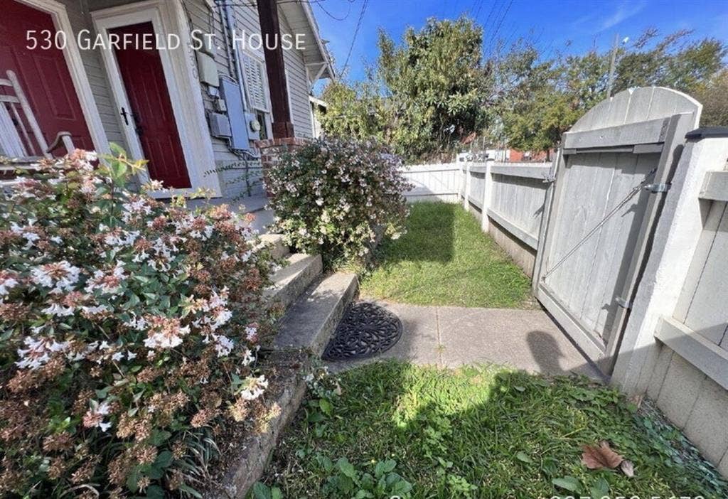 3 bedroom 1 bath house downtown