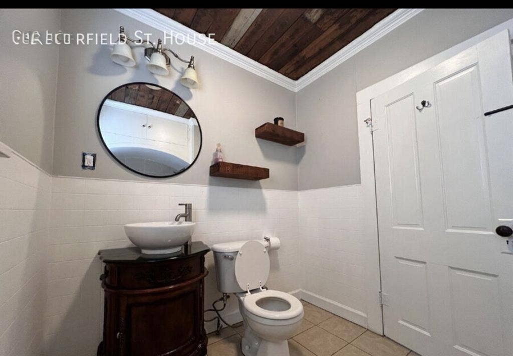 3 bedroom 1 bath house downtown