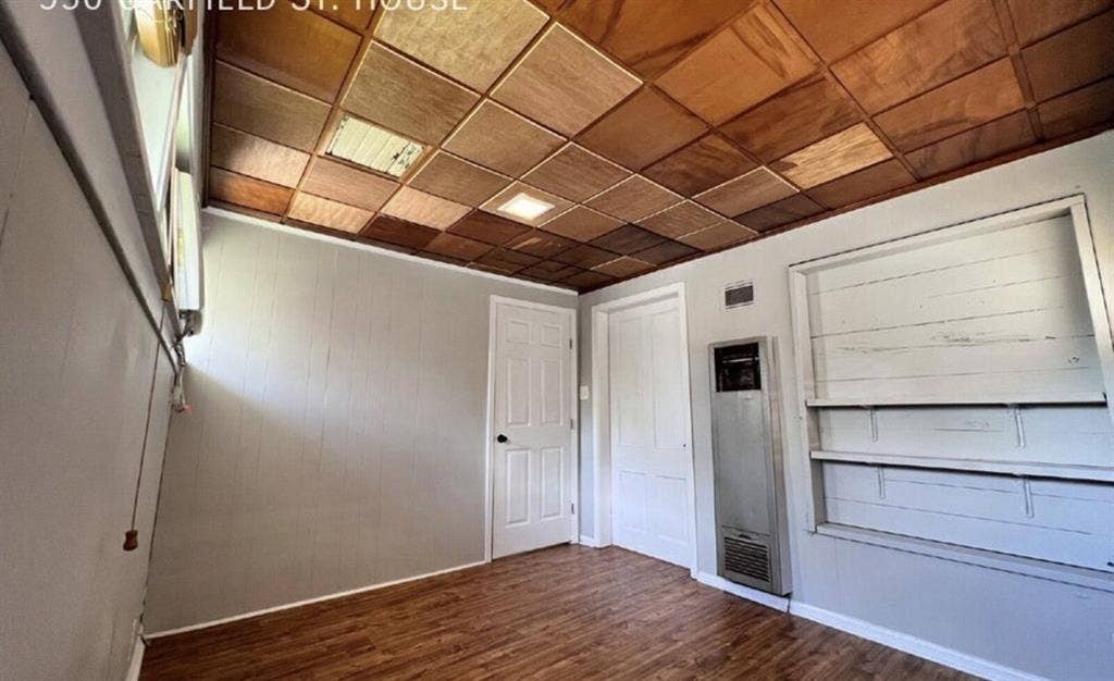 3 bedroom 1 bath house downtown