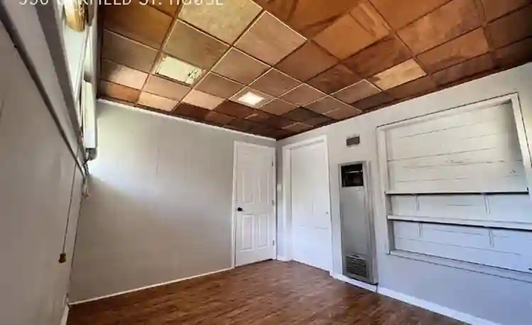 3 bedroom 1 bath house downtown