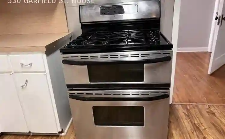 3 bedroom 1 bath house downtown