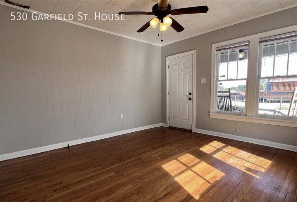 3 bedroom 1 bath house downtown