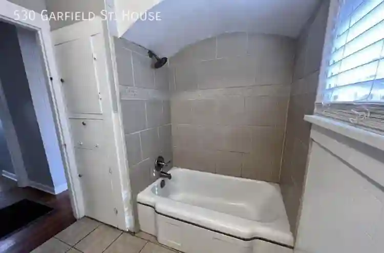 3 bedroom 1 bath house downtown
