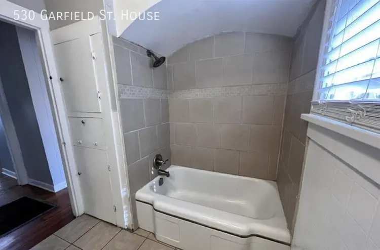 3 bedroom 1 bath house downtown
