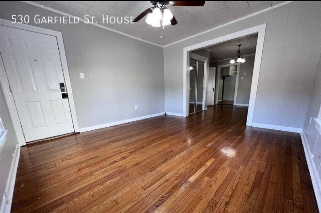 3 bedroom 1 bath house downtown
