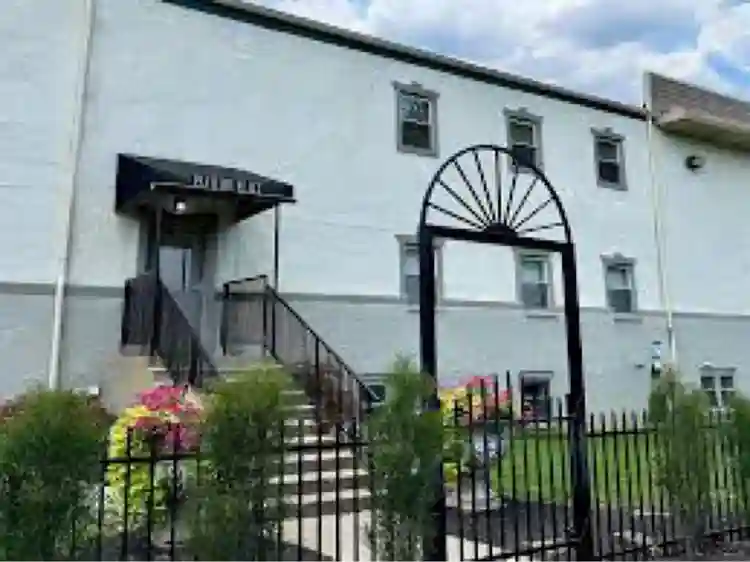 Female roommate for 2 Bd 1 Bath