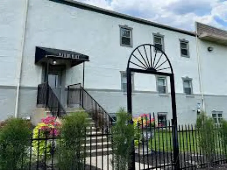 Female roommate for 2 Bd 1 Bath