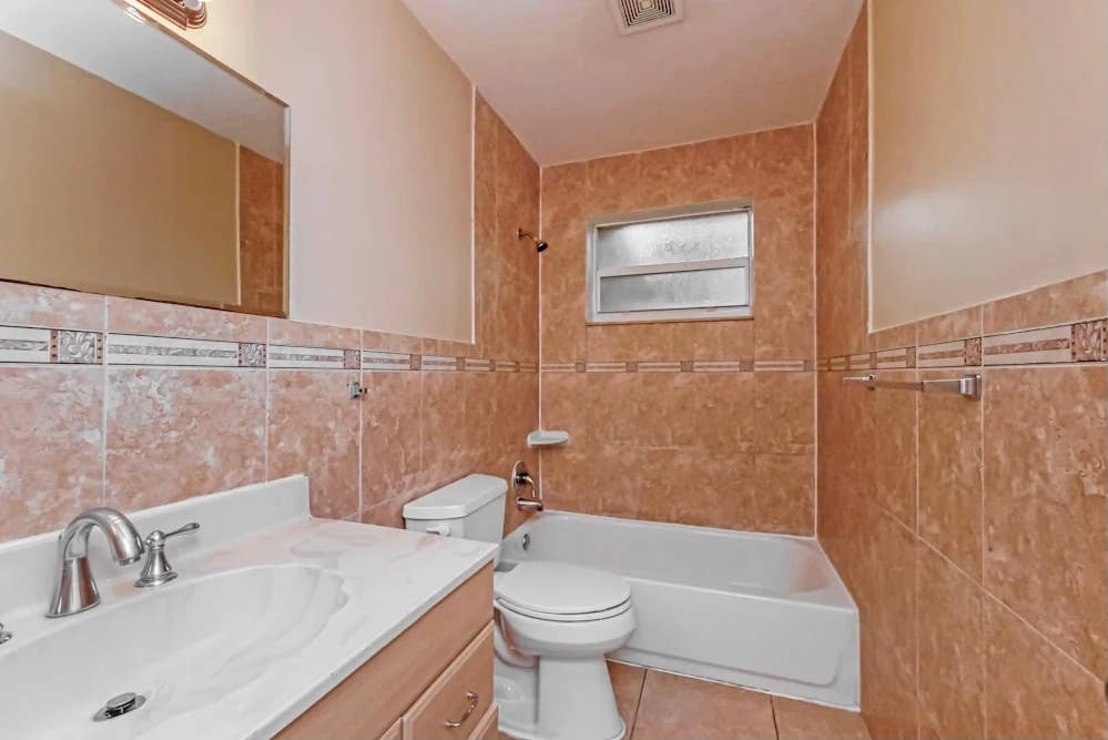Room Available Now!
