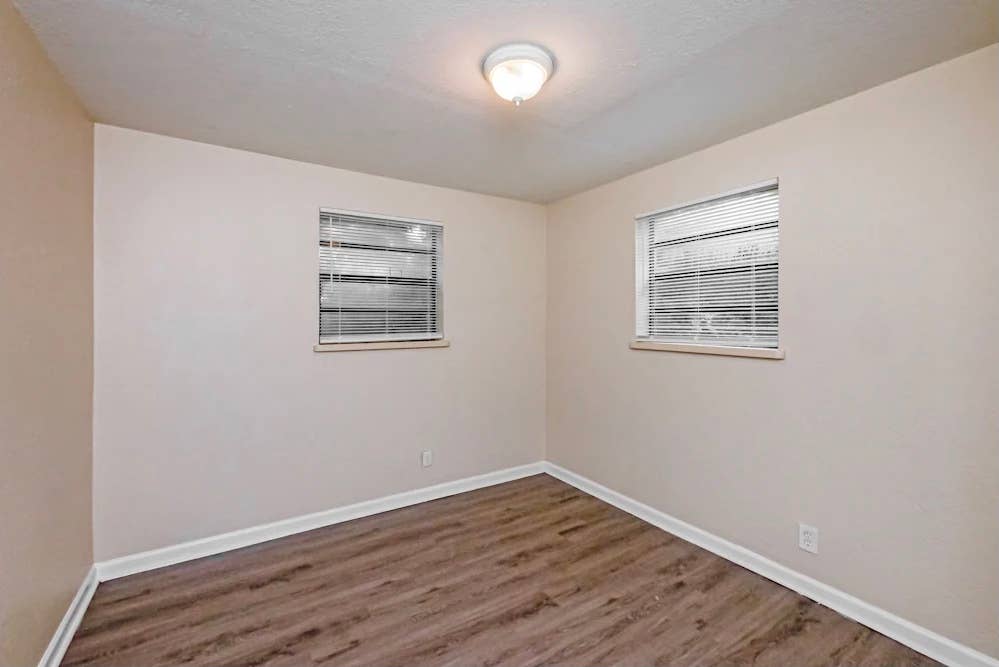 Room Available Now!
