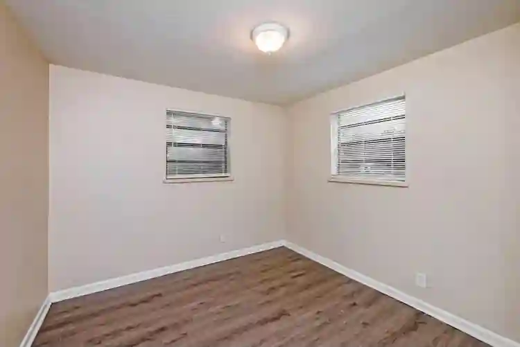 Room Available Now!