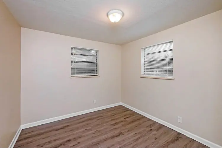 Room Available Now!