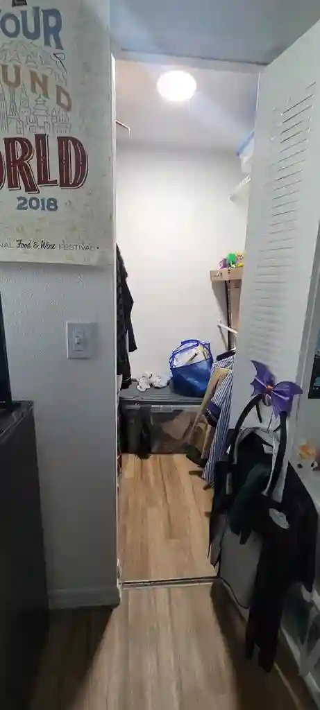 New female roommate for 3 bedroom
