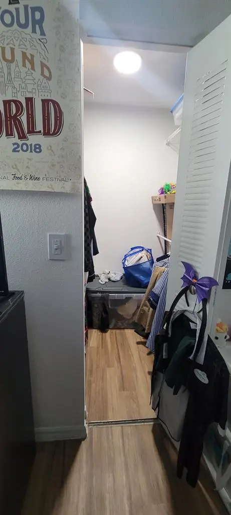 New female roommate for 3 bedroom