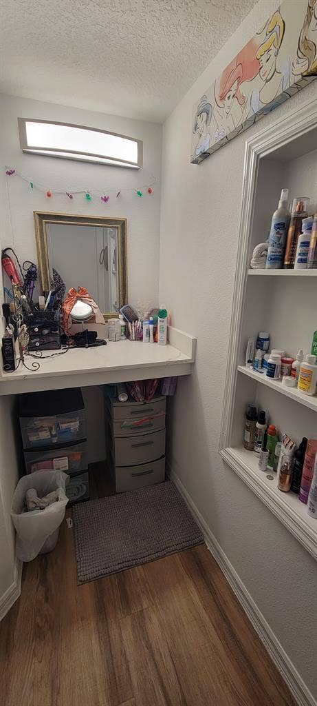 New female roommate for 3 bedroom