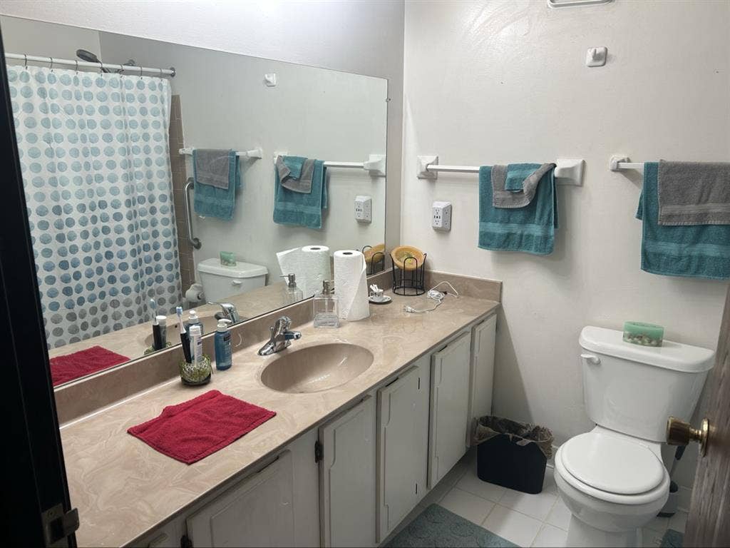 Looking for roommate