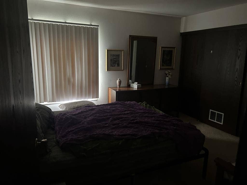 Looking for roommate