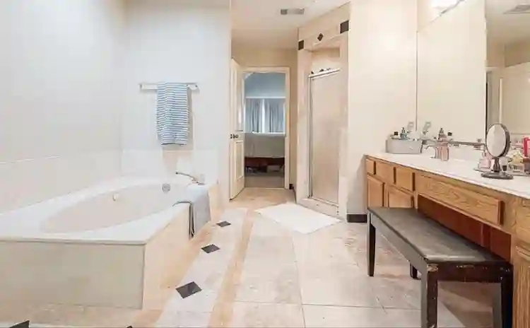 Master Bedroom Near Chinatown