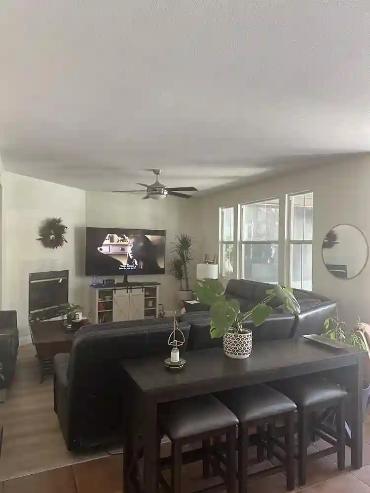 Large Room in Oceanside Home!
