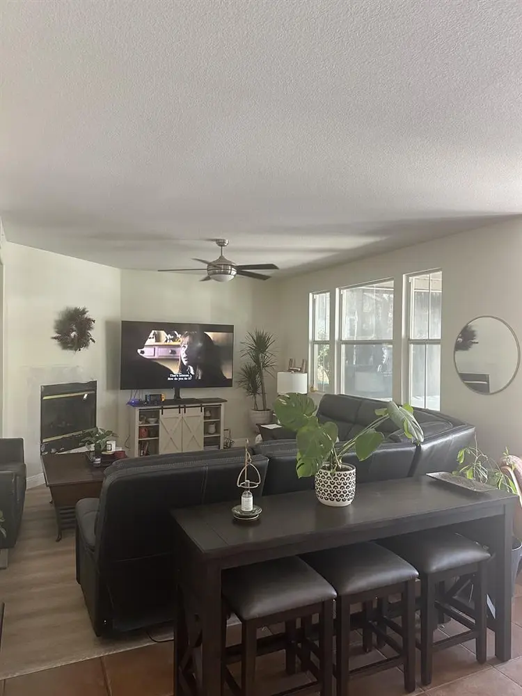 Large Room in Oceanside Home!