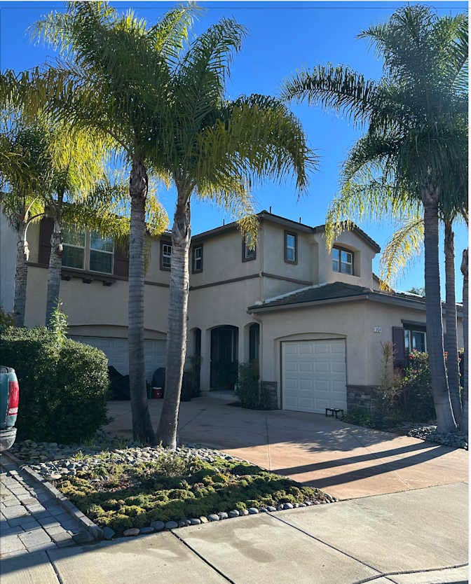 Large Room in Oceanside Home!