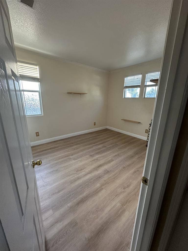 Large Room in Oceanside Home!