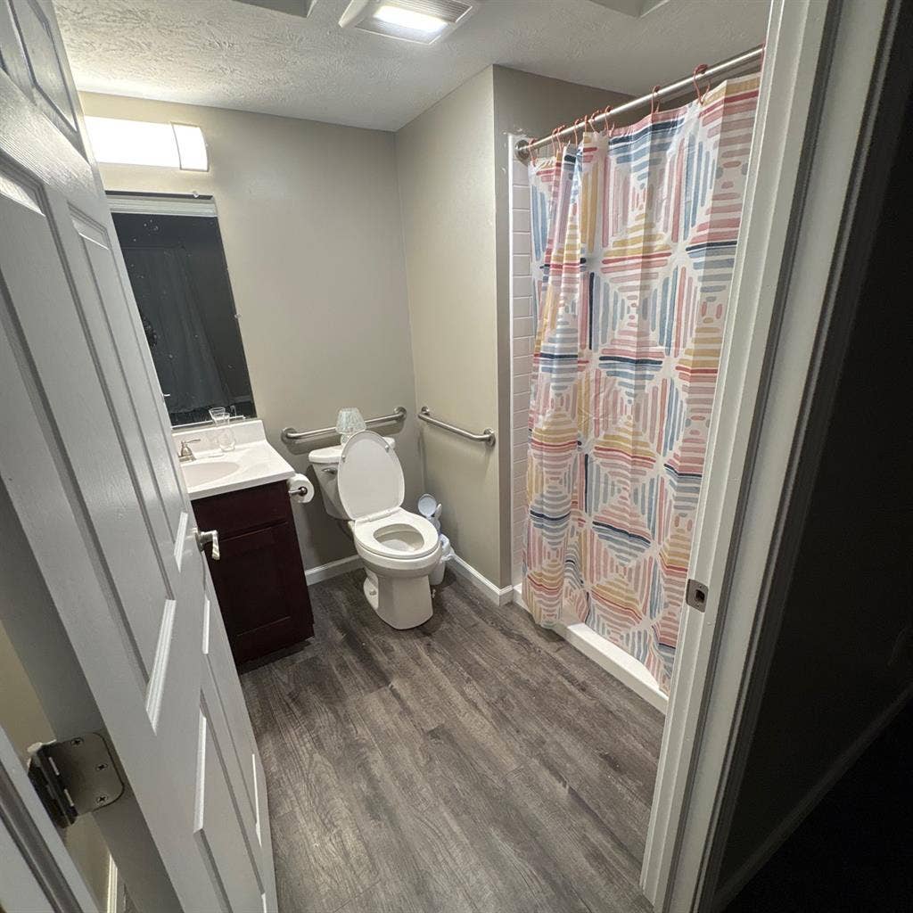 Walk-in closet w/private restroom