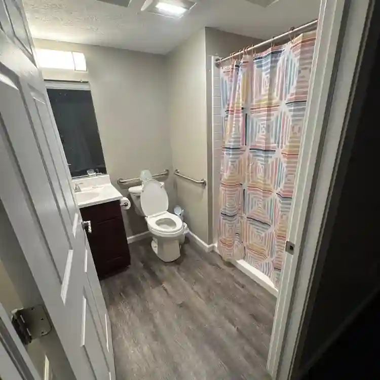 Walk-in closet w/private restroom
