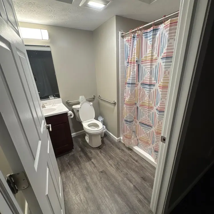 Walk-in closet w/private restroom