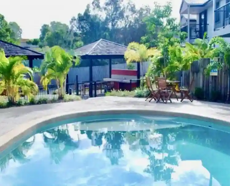 Available now room in Carrara