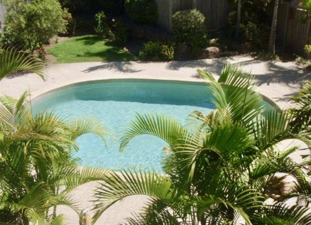 Available now room in Carrara