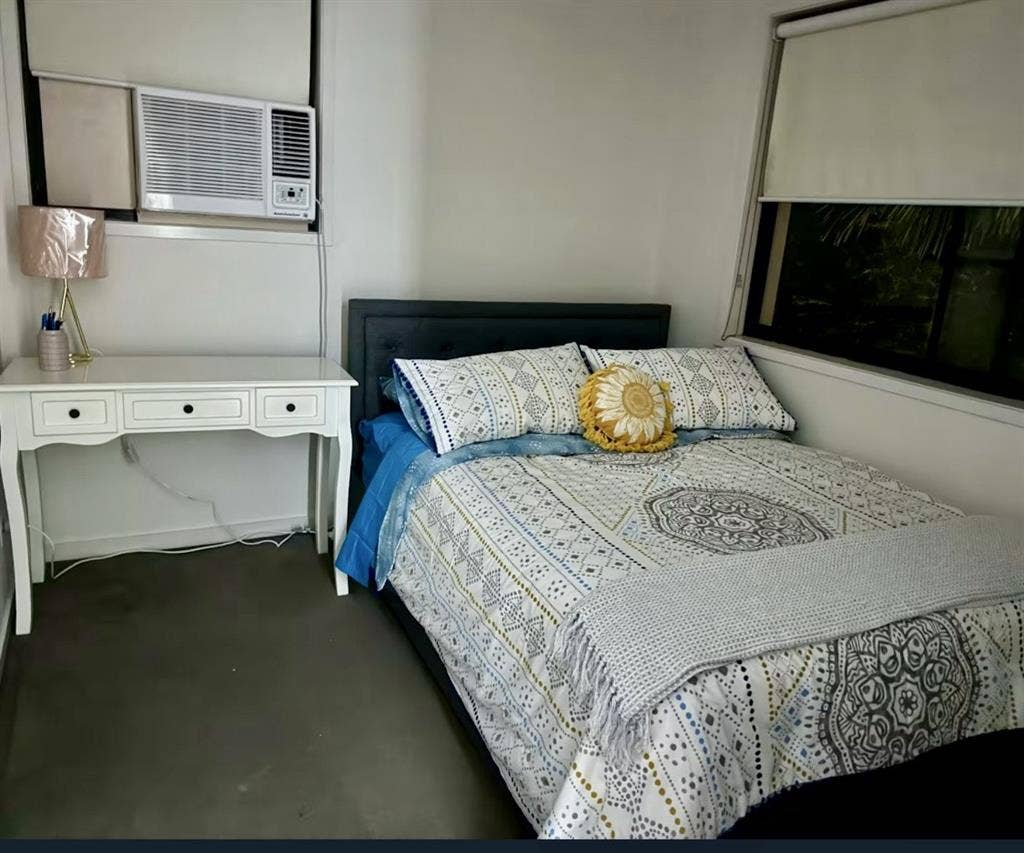 Available now room in Carrara