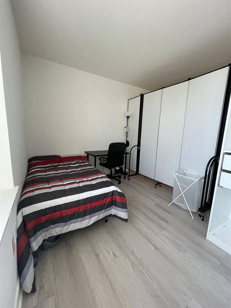 Nr SF Caltrain -Fully Furnished Bed